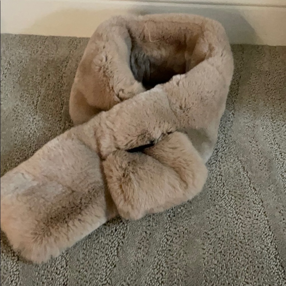 Cream Barney’s real fur stole. Never worn!!!